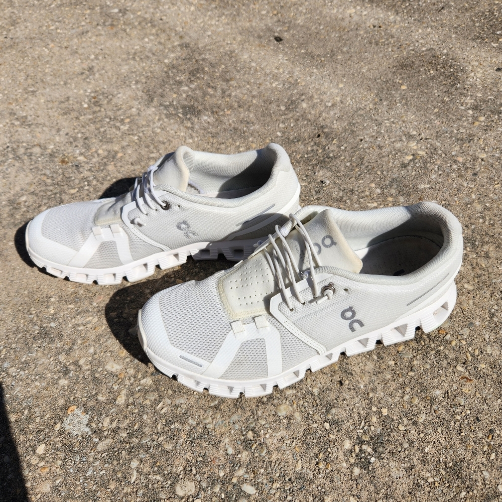 On Cloud / Cloud 6 Shoes - image 1